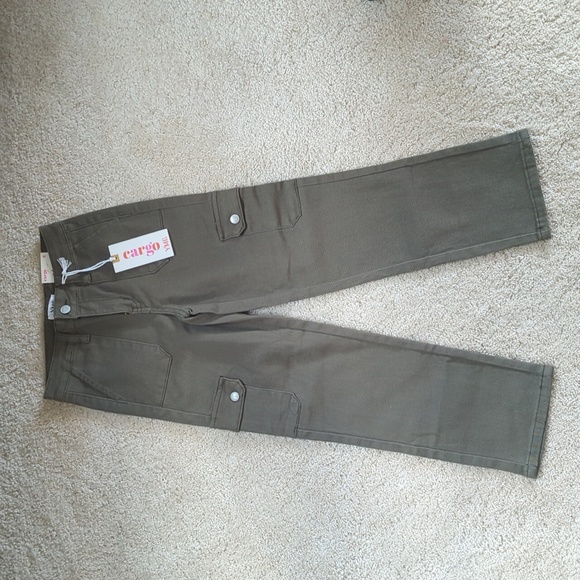 YMI Girl NWT size 8 cargo pants - Picture 1 of 3